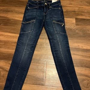 WHBM The Skinny Ankle Zip Jean